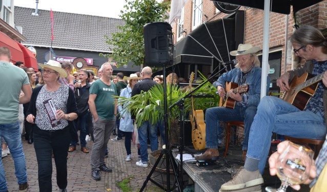 Vijfde Bockbierfestival in de Maleborduurstraat