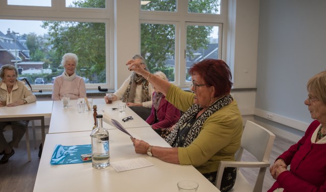Sybil van Dam leest het verhaal van de vermiste kater Godfried voor