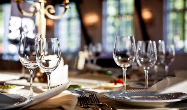 Stichting AED Leusden Doet mee nodigt ondernemers uit aan tafel. Dat kost wat, maar het is voor het goede doel.