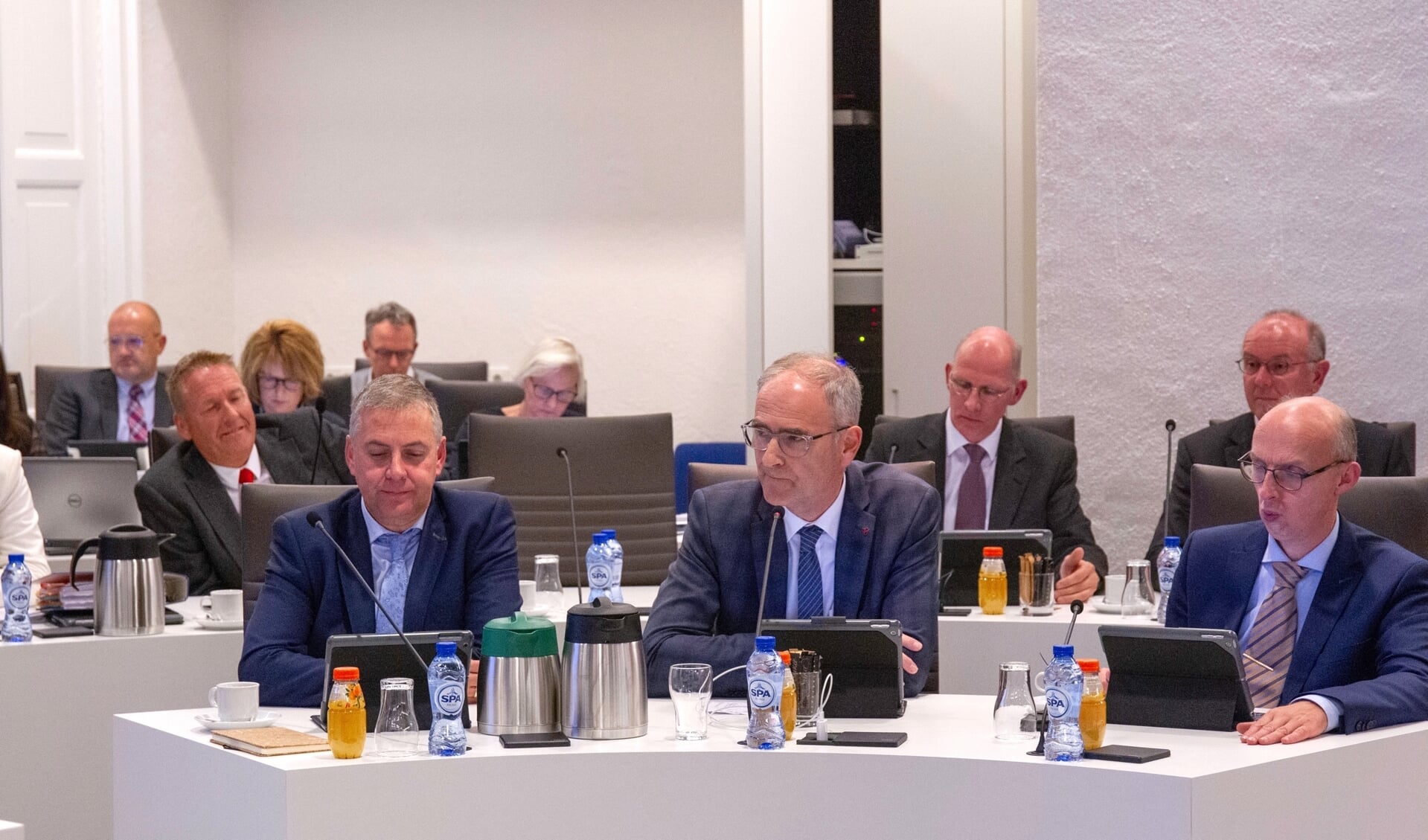 De helft van de Barneveldse SGP-fractie, met links fractievoorzitter Koos van der Tang.