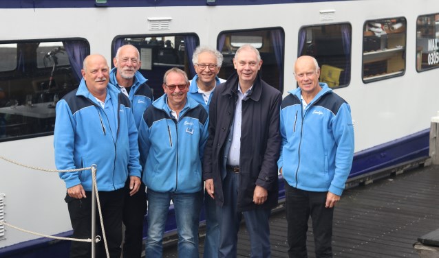 Jelle Hekman en de vrijwilligers voor de Eemlijn in de Eemhaven.