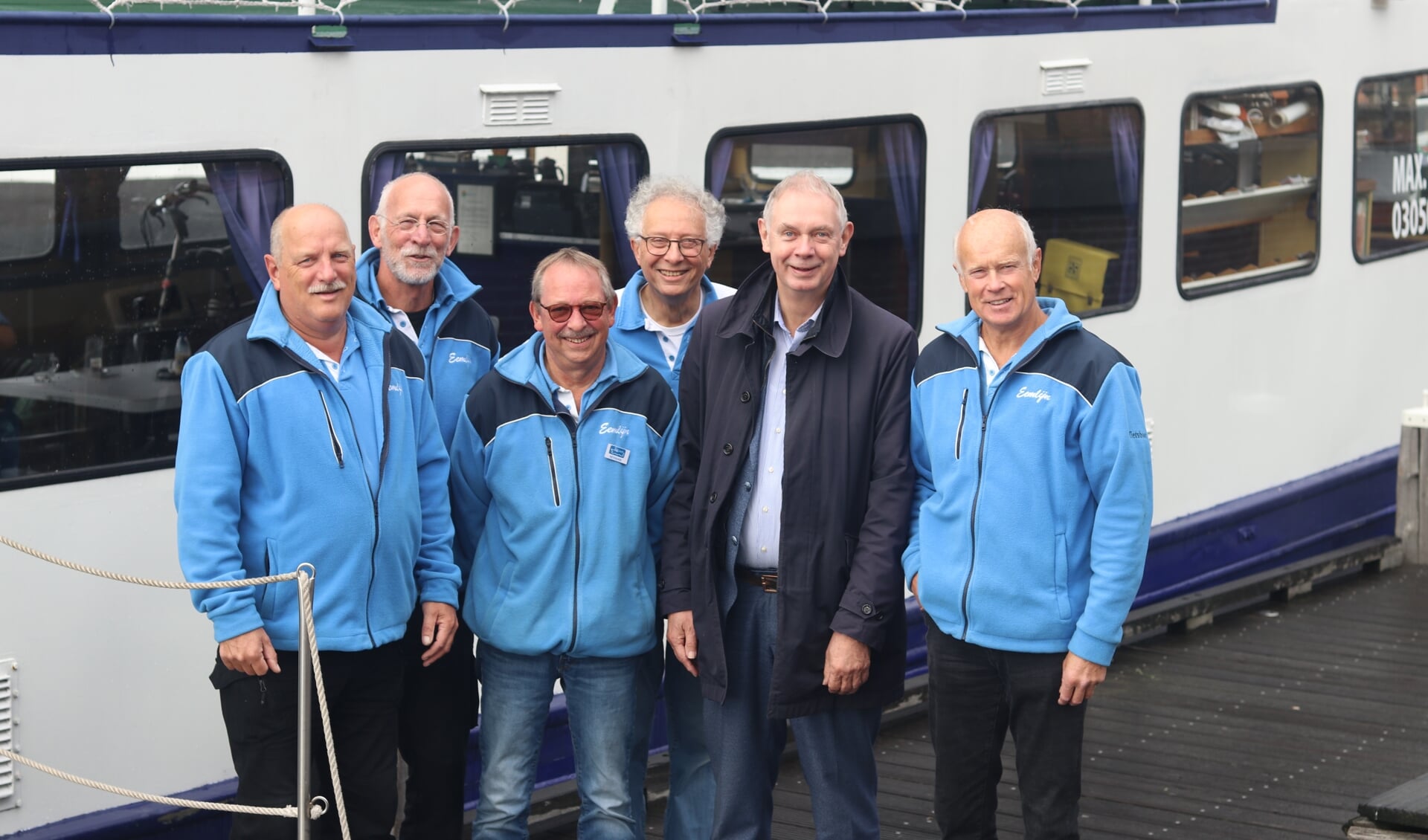 Jelle Hekman en de vrijwilligers voor de Eemlijn in de Eemhaven.