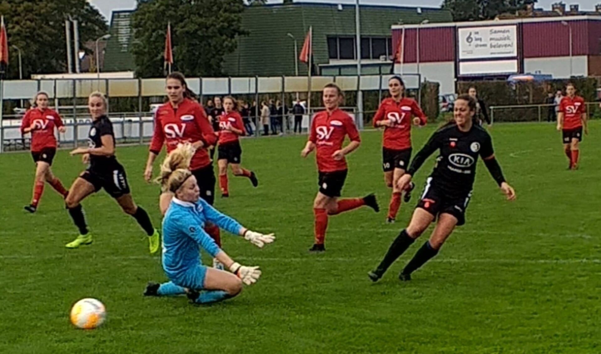 Joëlle de Bondt scoorde een prachtige hattrick.