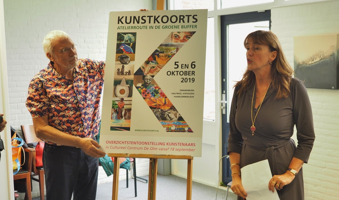 Ondersteund door Theo Groot verrichtte wethouder Marja Ruigrok de opening van de Kunstkoorts in de Groene Buffer 2019