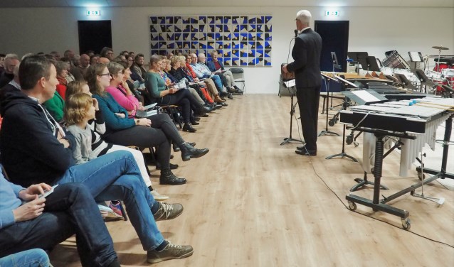 Tidjens de opening van het nieuwe muziekcentrum was de belangstelling groot.