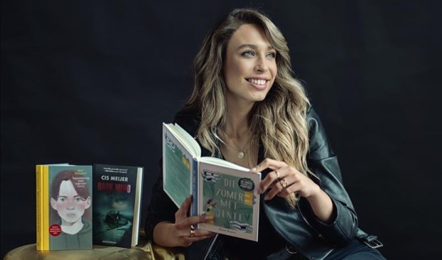 Model Loiza Lamers doet maandag de aftrap.