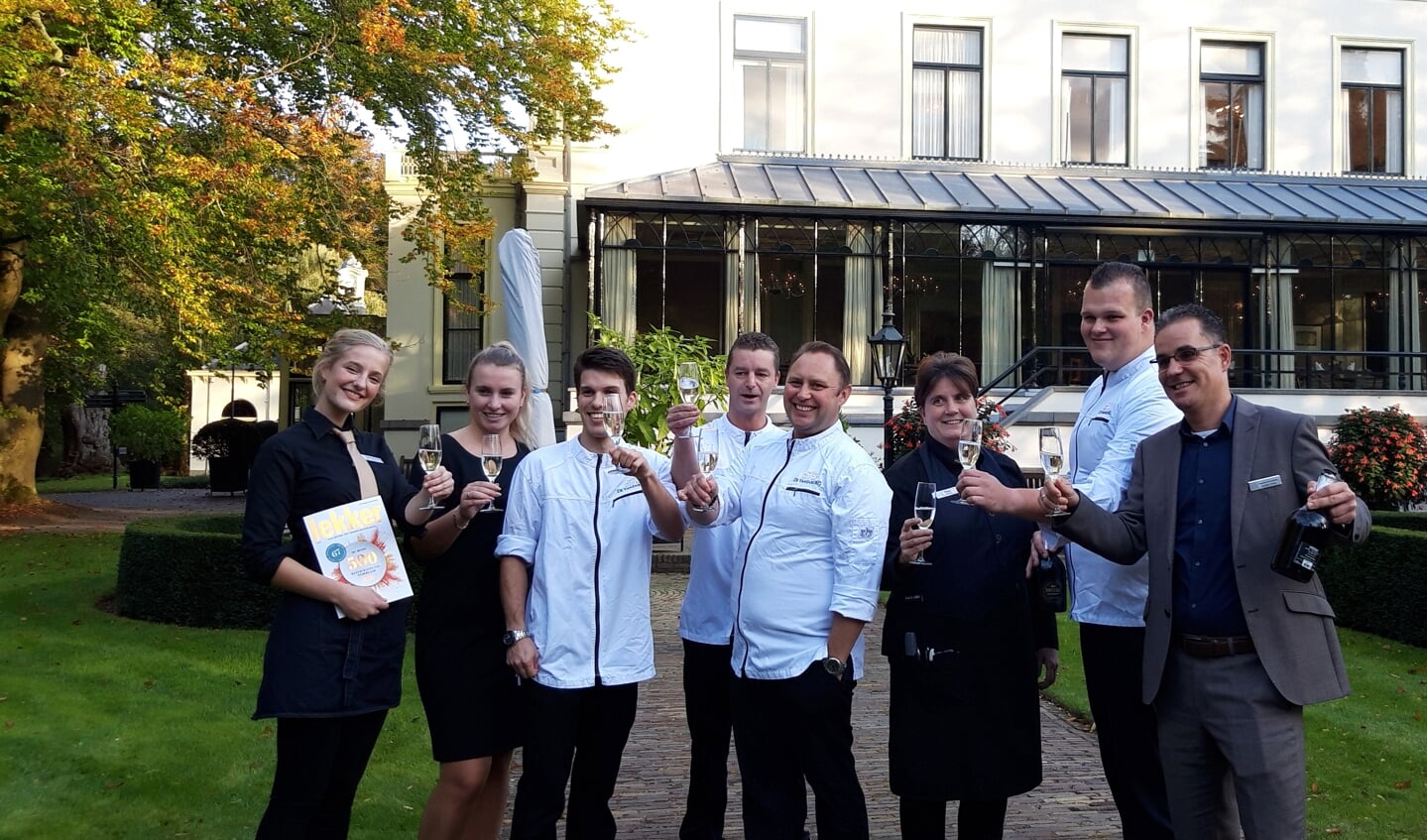 Team Kasteel De Vanenburg proost op mooie prestatie