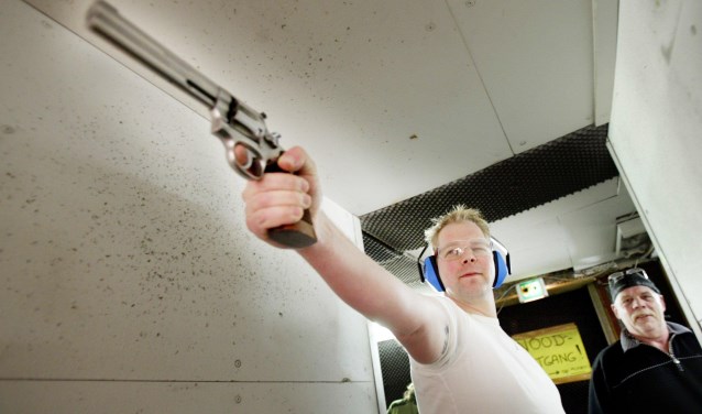 Uiteindelijk is het de mens die de trekker overhaalt, niet het wapen.