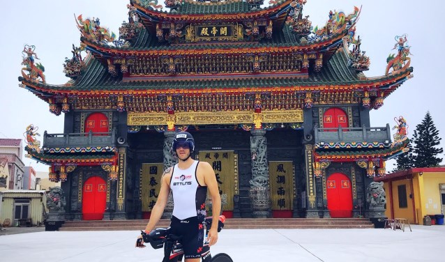 Dimitry van Overloop: sporter en toerist in Thailand. Hij volbracht vorige week de Ironman.