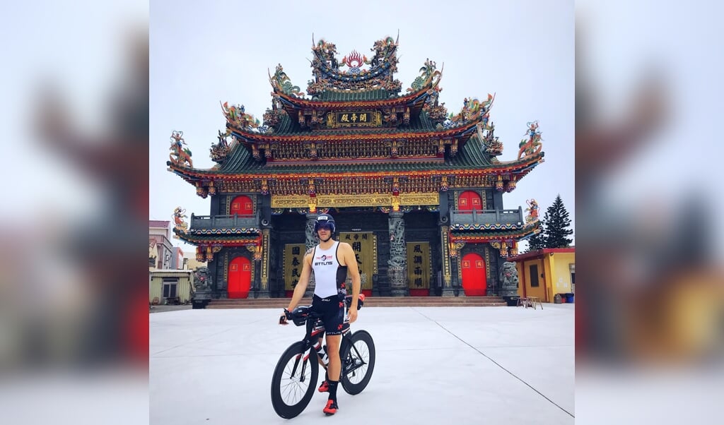 Dimitry van Overloop: sporter en toerist in Thailand. Hij volbracht vorige week de Ironman.