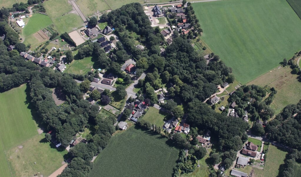 Het dorp Kootwijk vanuit de lucht gezien. 