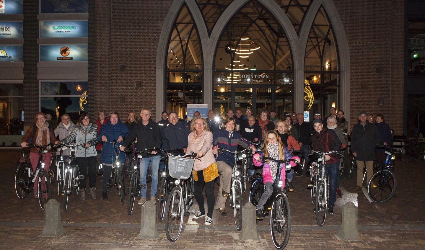 Deelnemers uit gemeenten Veenendaal, Scherpenzeel en Renswoude met een meetkastje op de fiets