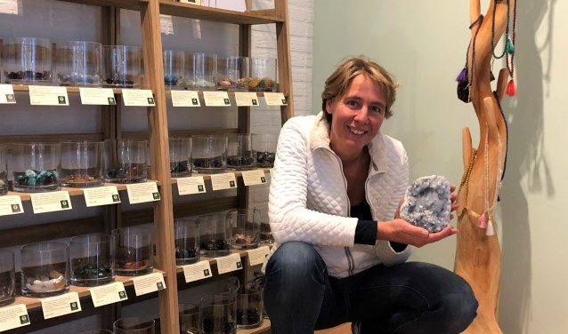 Marjolein van Belle kan met een bodyreading je energie lezen en vertellen welke stenen bij je passen.