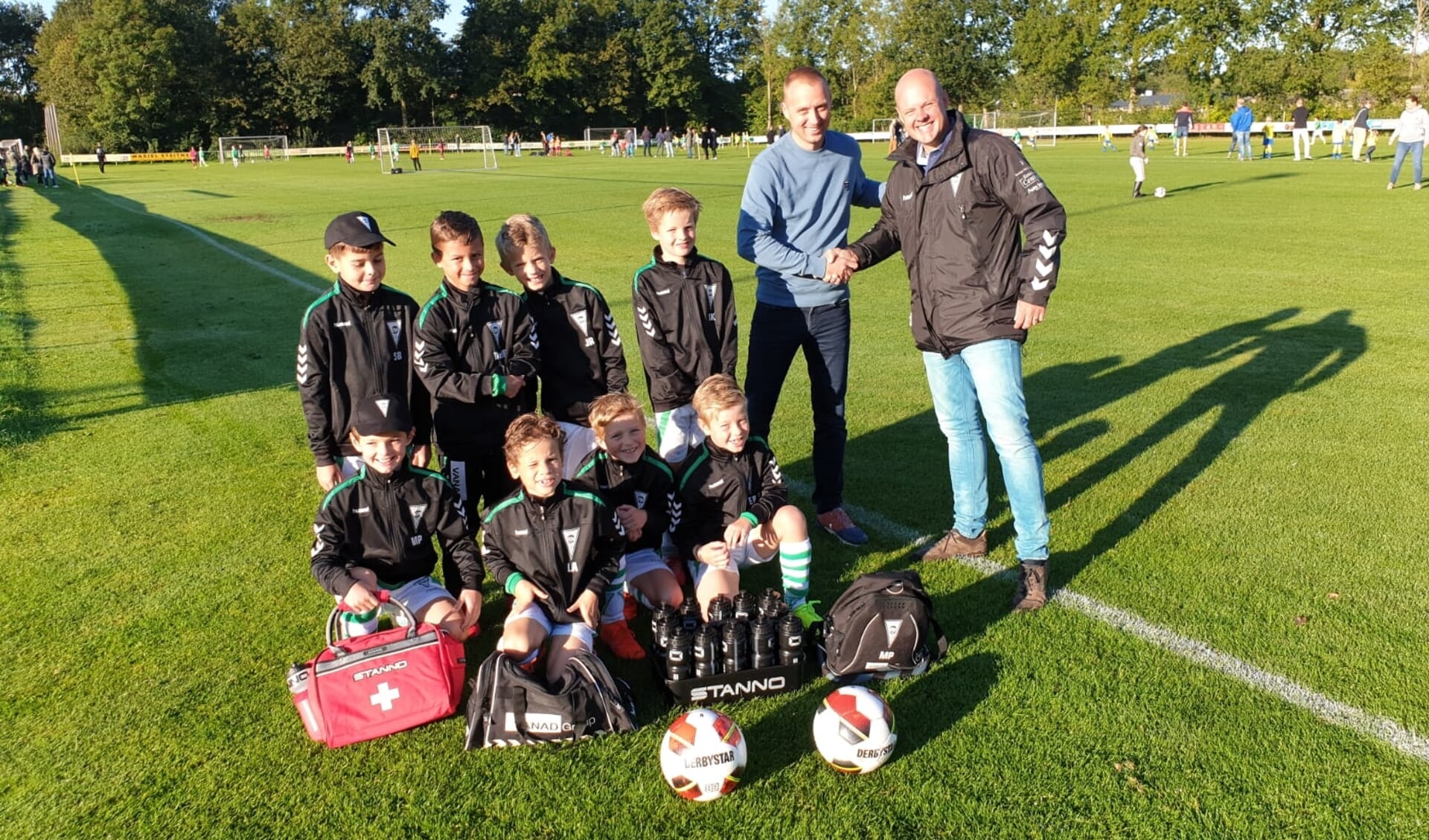 Team JO9-1 met sponsor en coach.