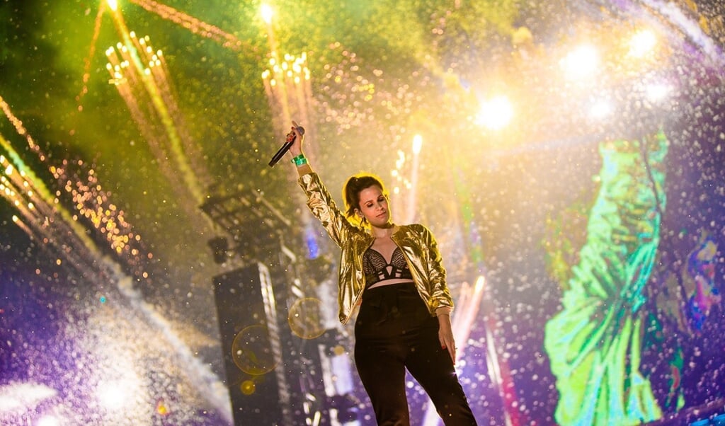 Susana zingt 'Shivers' op Mainstage Tomorrowland 2019