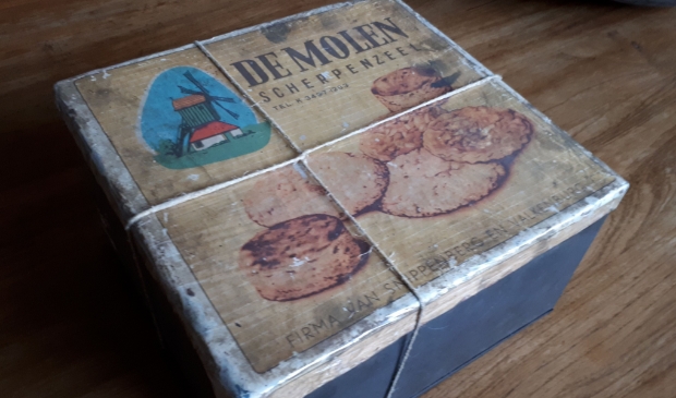 <p>Koekblik van koekfabriek De Molen.</p>