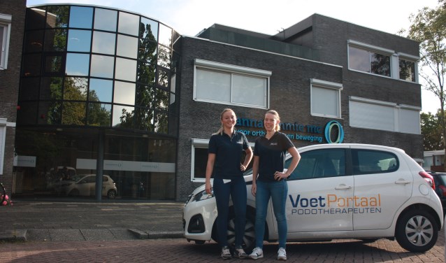 Podotherapeut Marieke Goossens (rechts) en fysiotherapeut/podoloog Marjolein Verhoek (links).