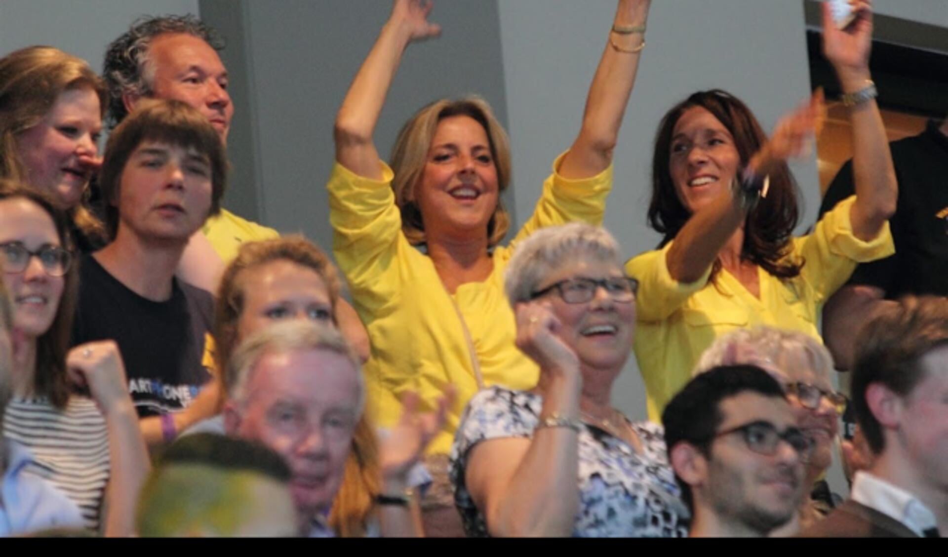 Micky Kunz (rechts in geel shirt): ,,Ik ben geen supporter die schreeuwt, meer eentje die geniet van de sfeer en de mensen.''