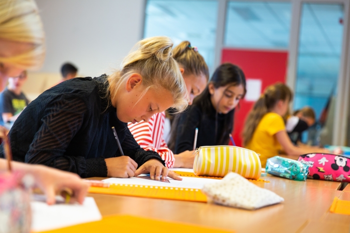 Leerlingen van Lyceum Oudehoven tijdens de les