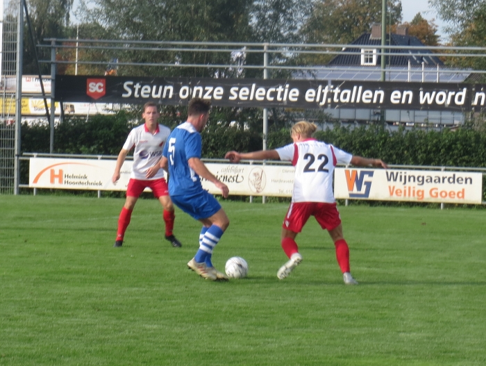 Sander de Boon en Jelle Uyterlinde schermen het duel af tegen Alblasserdam