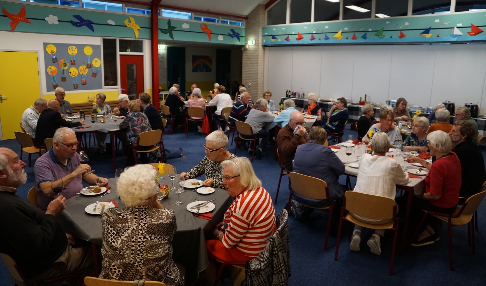 Vier keer per jaar organiseert PKN Dalem-Gorinchem/Oost een aanschuifmaaltijd in de Regenboogschool.