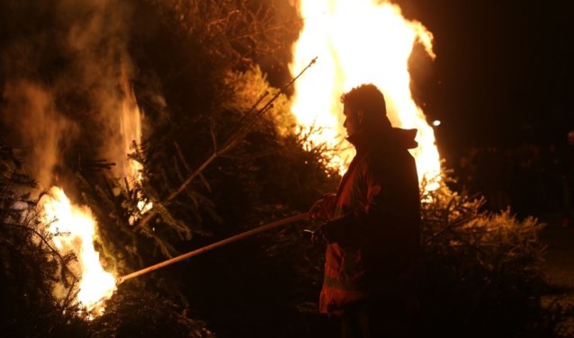 Traditionele verbranding van kerstbomen nog van deze tijd?