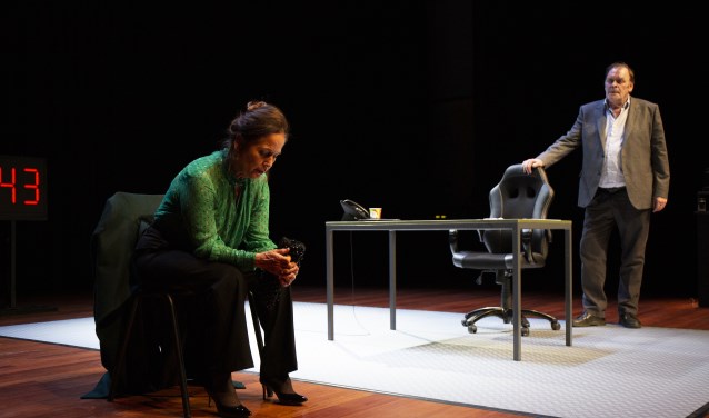 Toneelthriller 'Een Heilige Avond' met Yvonne van den Hurk en Peter Bolhuis