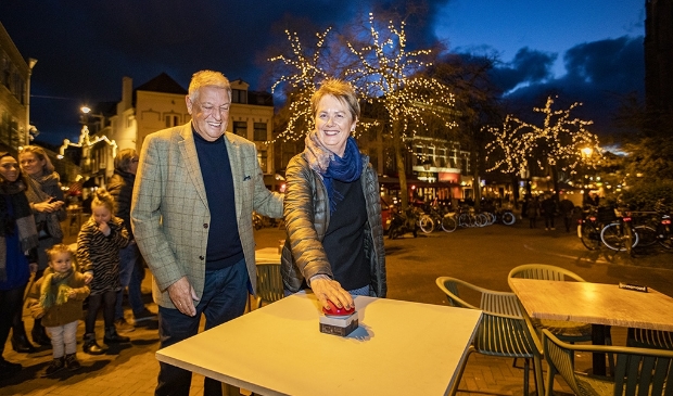 <p>Het is een traditie geworden om de feestverlichting in de Haarlemse binnenstad officieel te ontsteken. Helaas kan dat dit jaar niet. </p>
