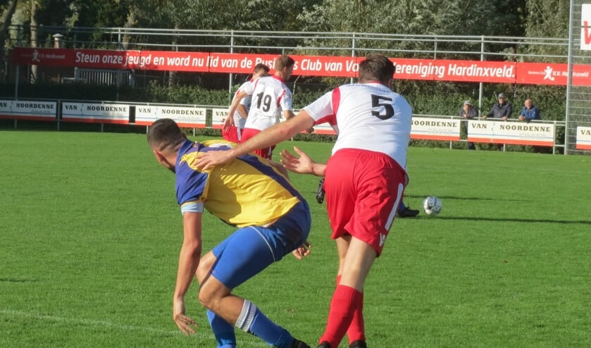 Jos Laurs (5) namens Hardinxveld in duel tegen Ameide
