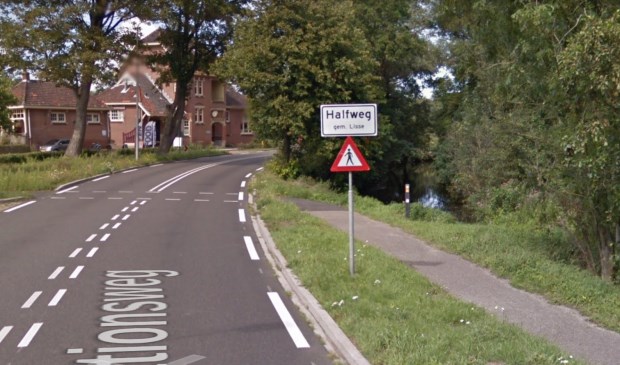 Net voorbij Keukenhof rijdt je Halfweg binnen.