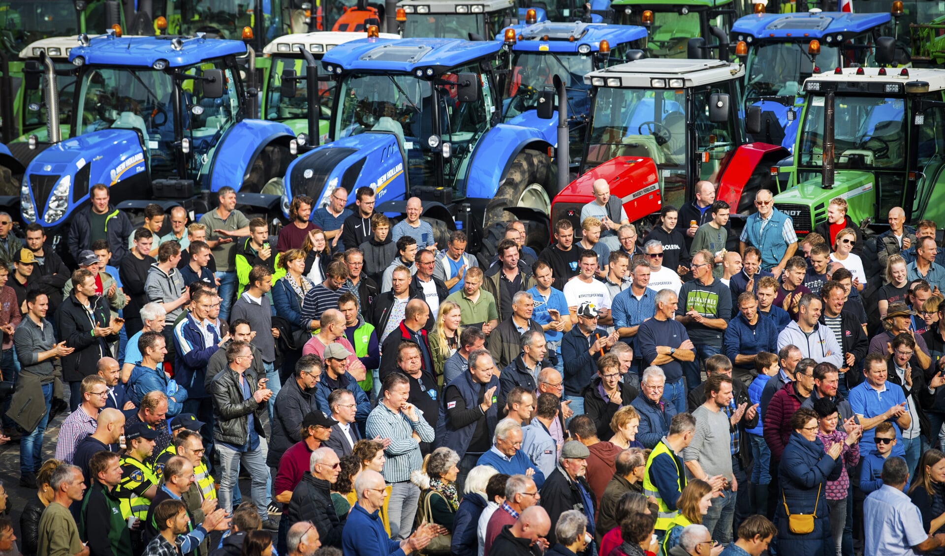 Boeren protesteren bij provinciehuis Gelderland 