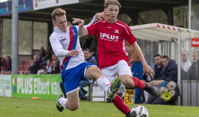 GJS'er Stef Kamp in het duel met VVGZ.