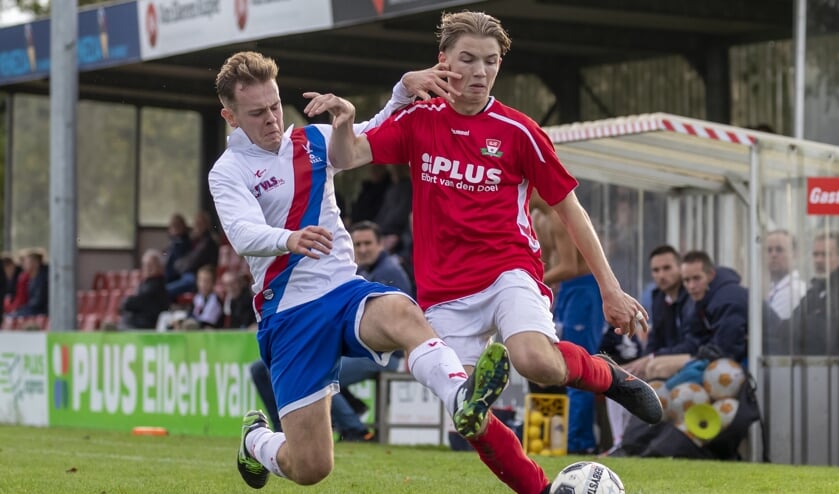 GJS'er Stef Kamp in het duel met VVGZ.