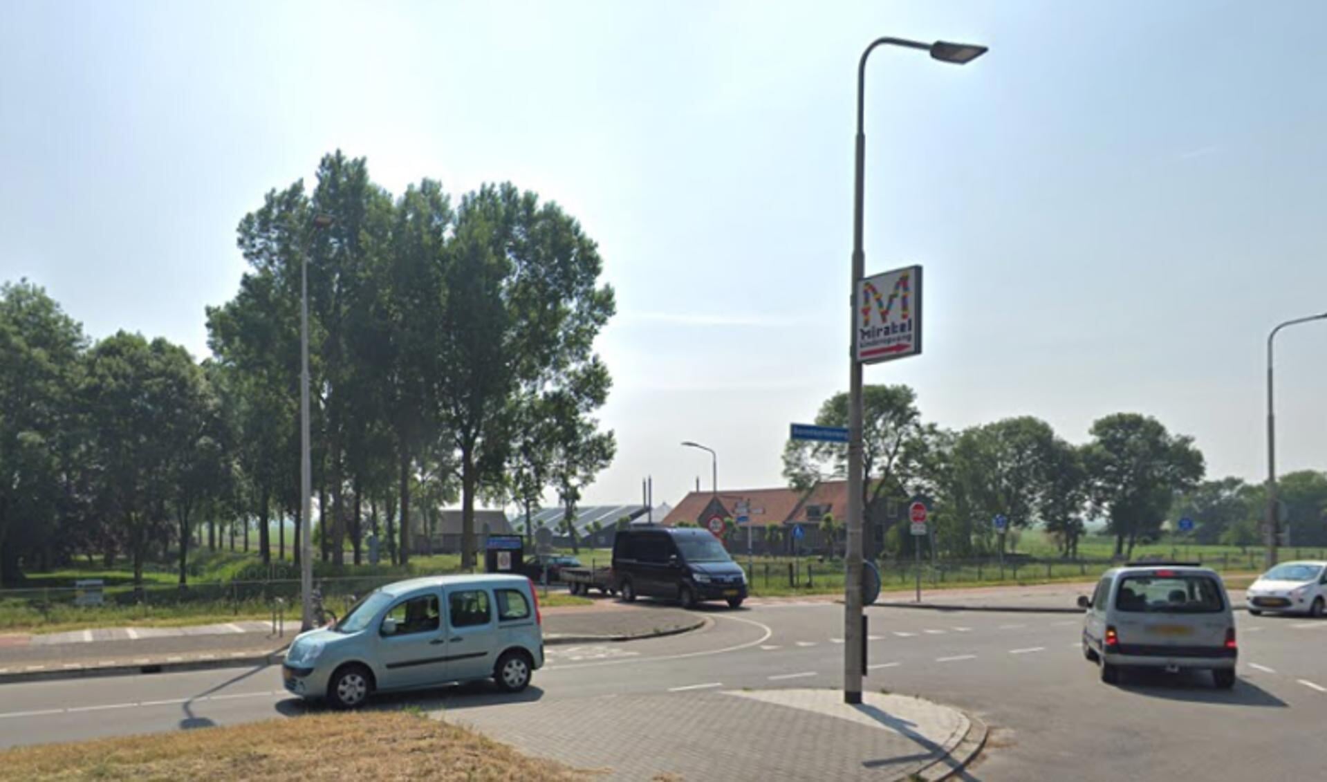 Kruispunt Bovenkerkerweg/Nesserlaan.