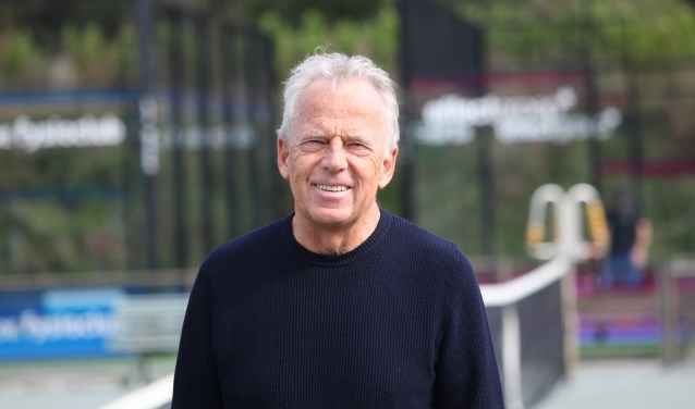 Robert Bokx vertelt met trots over de renovatie van het tennispark van LTV Maarn