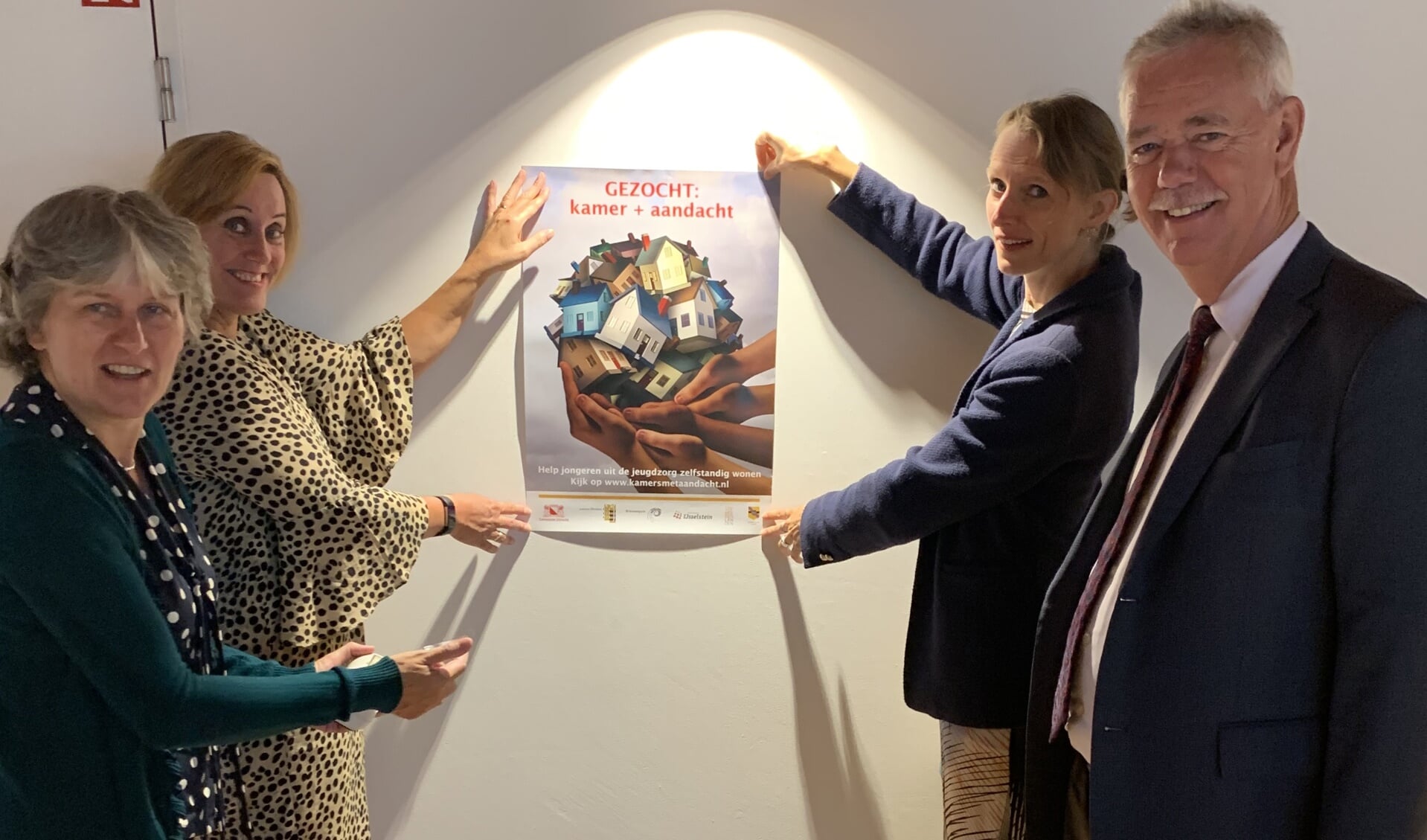 Wethouders Jana Smith (Houten), Ellie Eggengoor, Marieke Schouten (Nieuwegein) en Johan van Everdingen (Lopik) starten de zoektocht naar ‘Kamers met Aandacht’.