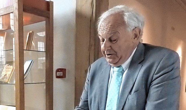 Onder andere oud-burgemeester Piet IJssels leest vrijdag 4 oktober voor in het Gasthuis.