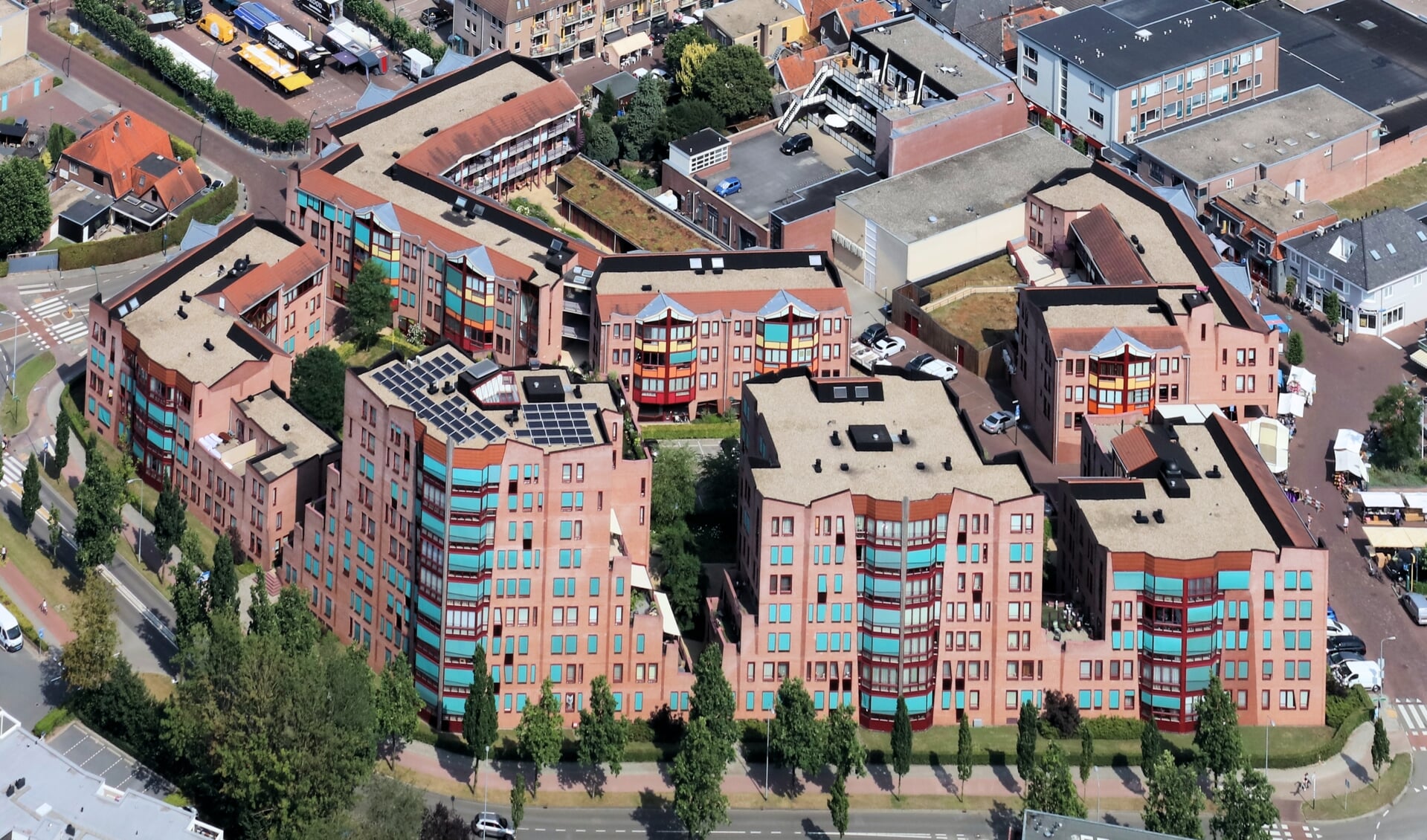 Woningstichting Barneveld verkoopt appartementen in complexen De Bijeberg en De Harmonie.