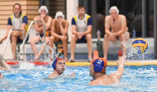 <p>Zwem- en waterpolovereniging Flevo heeft een uitzonderingspositie vanwege hoge kosten die verbonden zijn aan het gebruik van het zwembad. (Archieffoto).</p>