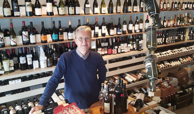 Leon Gommers: ,,De winkel is qua oppervlakte klein, maar ik denk wel dat ik hier de meeste wijn per vierkante meter heb."