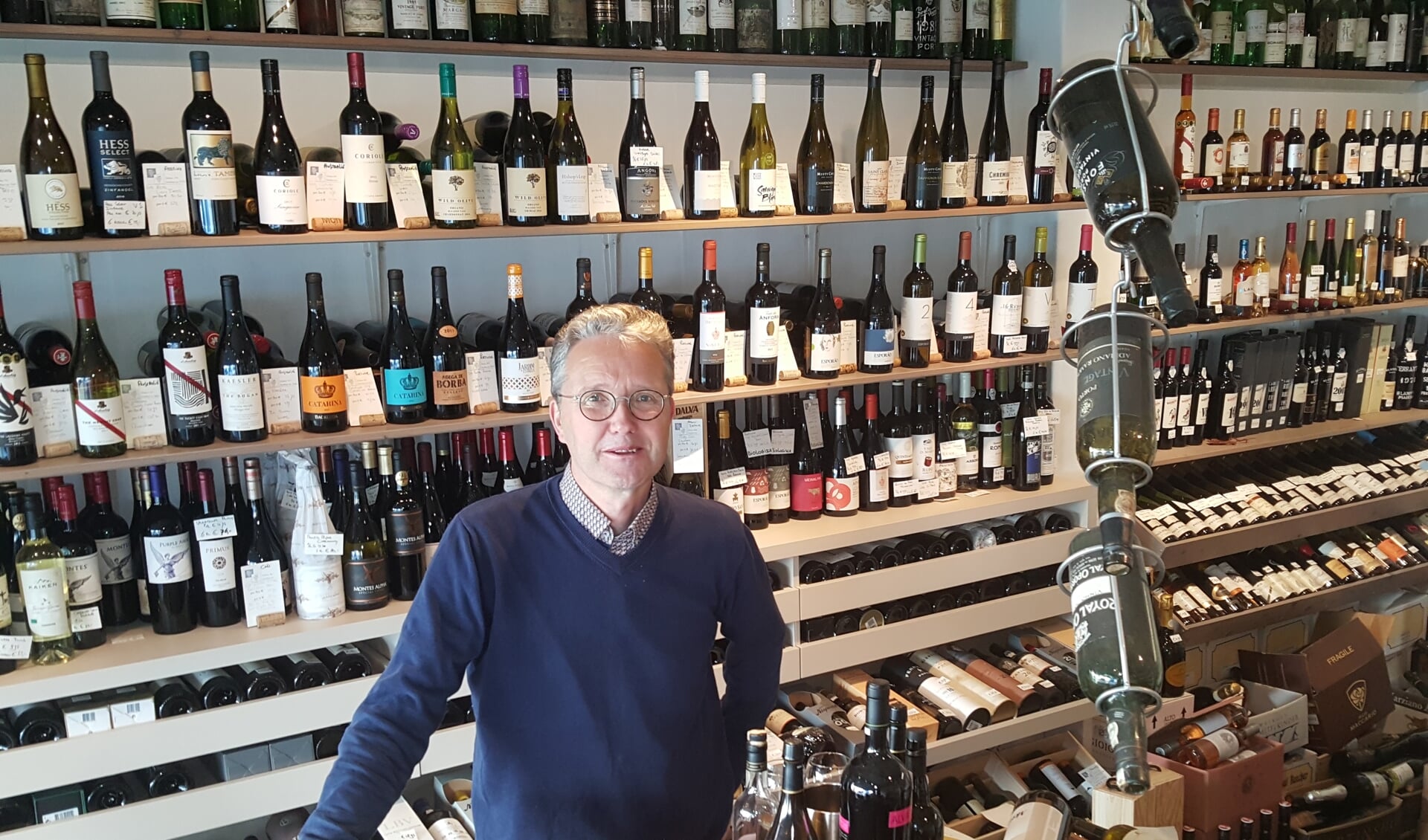 Leon Gommers: ,,De winkel is qua oppervlakte klein, maar ik denk wel dat ik hier de meeste wijn per vierkante meter heb.