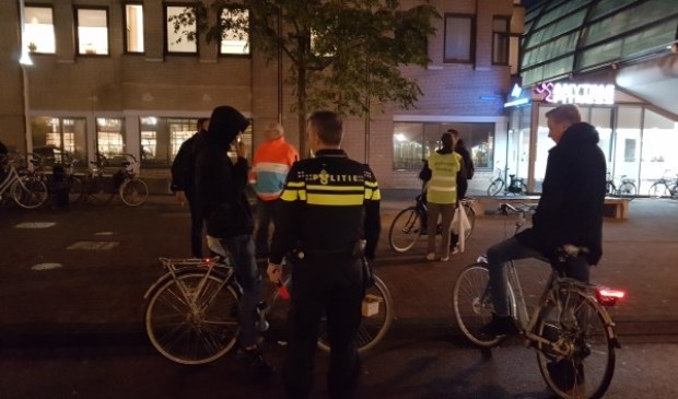 Veel fietsers fietsen zonder licht