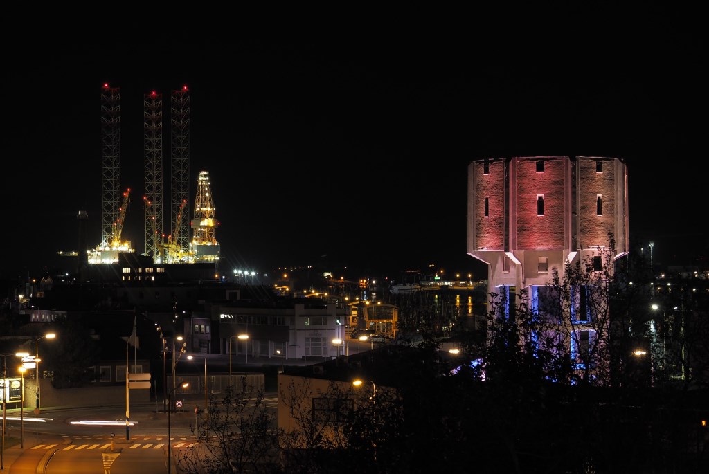 Watertoren verlicht, Dokweg, IJmuiden (FotoKvL / Ko van Leeuwen) 18-10-2018 20:08:35