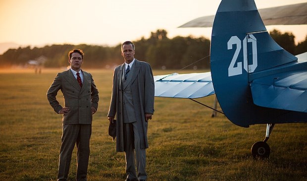Fokker (Fedja van Huêt) en Plesman (Daan Schuurmans).