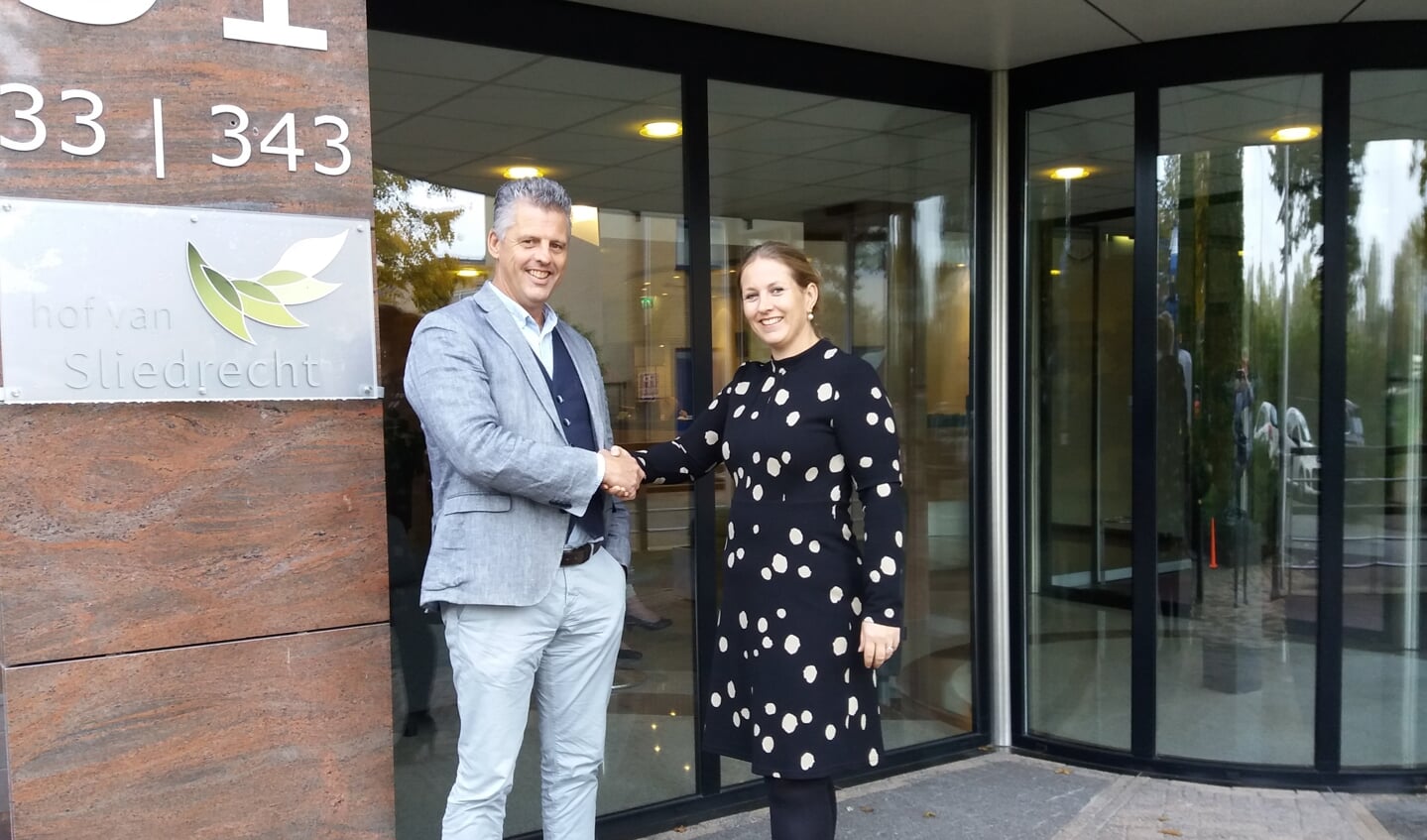 Geert Tieman (links) en Sandra Harsveldt: tevreden over samenwerking tussen Hof van Sliedrecht en De Lange Wei