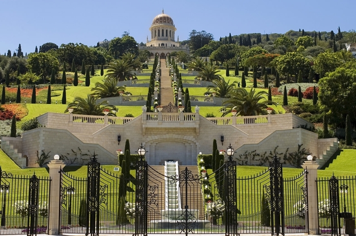 De graftombe van de Báb en de Bahá'í-tuinen in Haifa, Israel