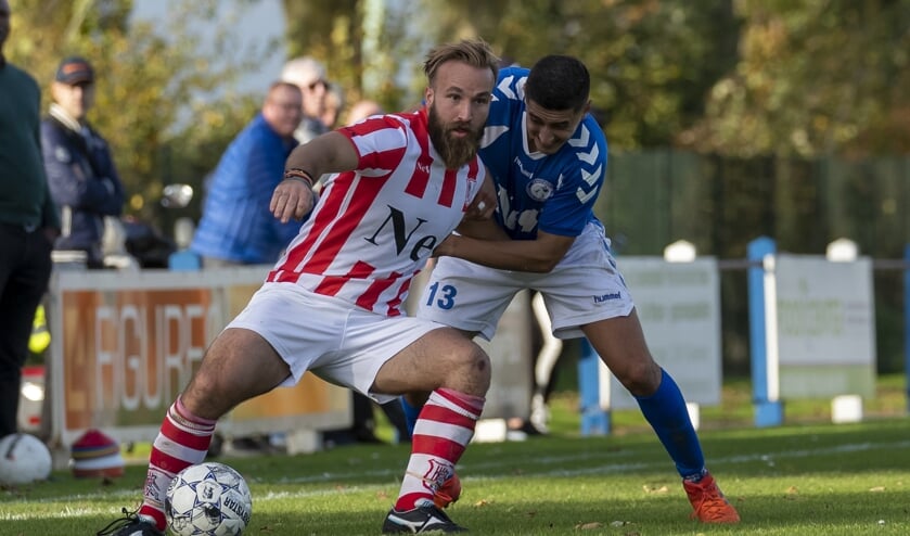 Jordanis Moschatis (SVW) in duel met Rida Assaban.