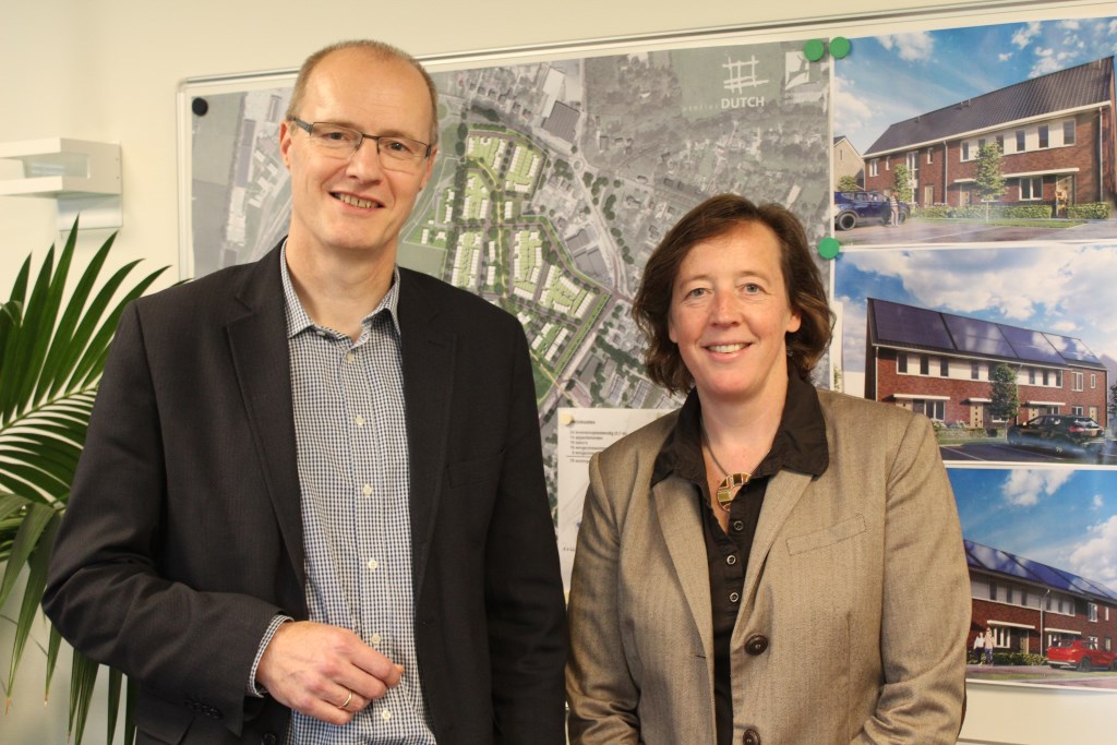 Bram Born en Marieta Peek van Woningstichting Putten proberen de 2000 Puttense huurwoningen klaar voor de toekomst te maken.