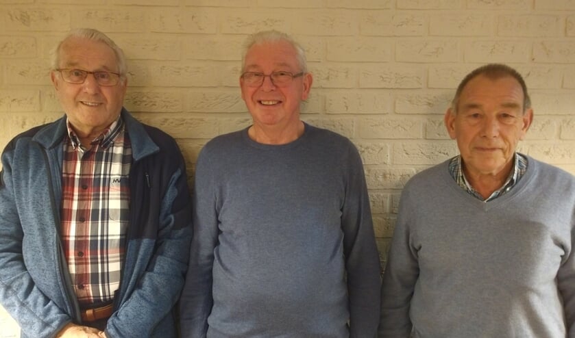 Drie van de oudste leden van de vereniging: Thomas Oostindie, Henk Schipper en Evert van Werkhoven.