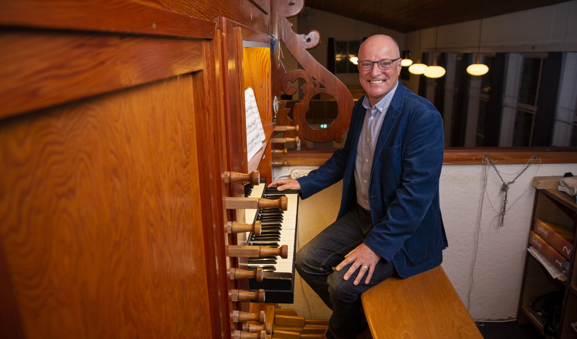 Dirk van Meerveld is veertig jaar organist bij de Gereformeerde Kerk in Zwartebroek.